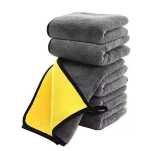 Microfiber towel in light blue, soft texture, perfect for cleaning and polishing surfaces.